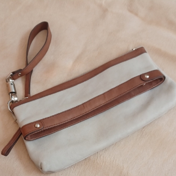 Kenneth Cole Wristlet/ Clutch - Picture 1 of 16